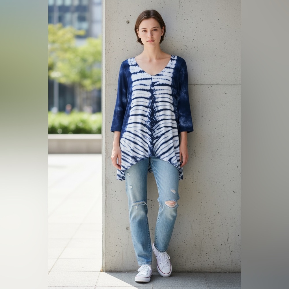 Neiman Marcus Women’s Abstract Tunic In Blue And White Size Small